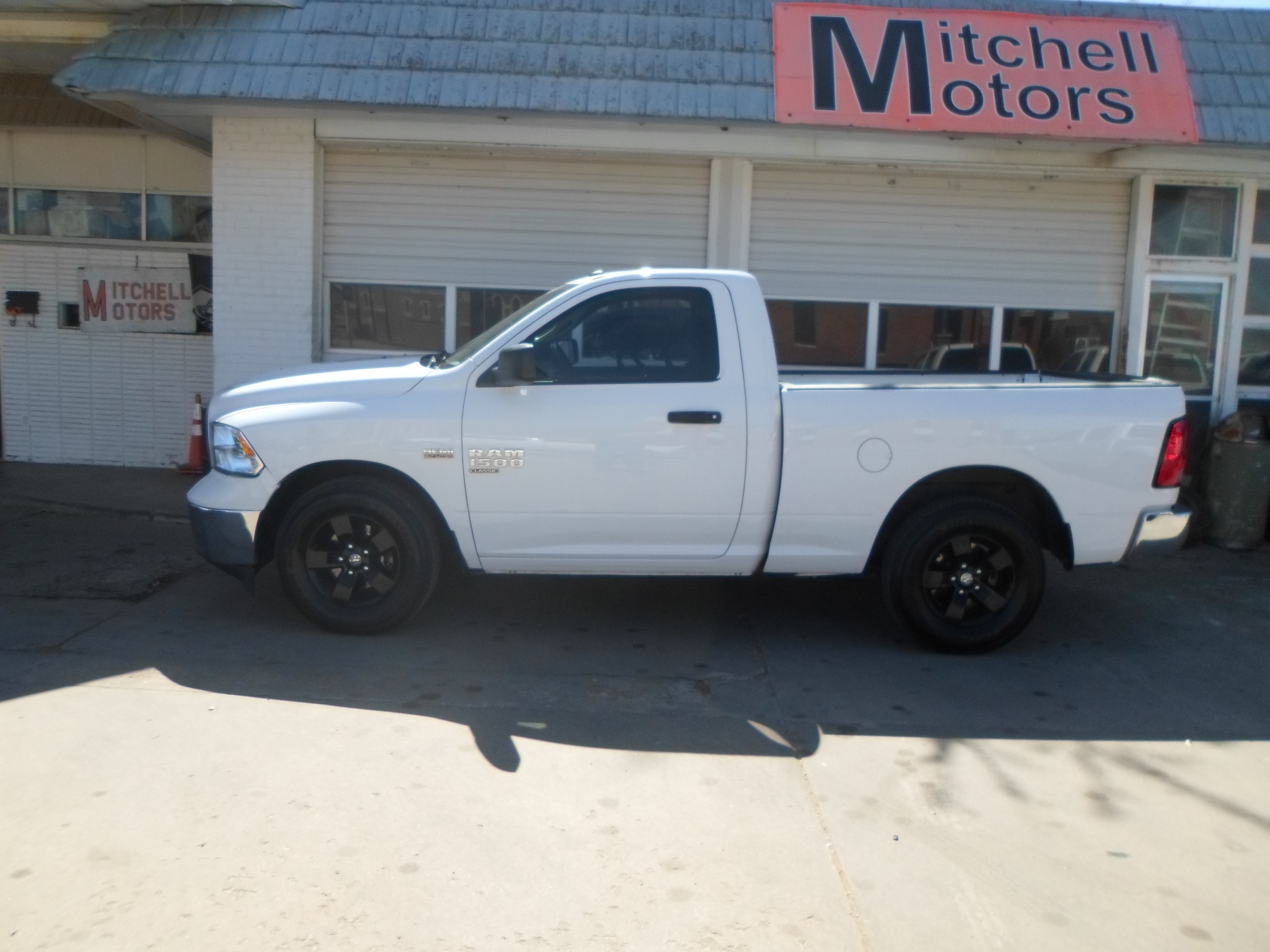 2022 RAM CLASSIC 1500 SWB V8